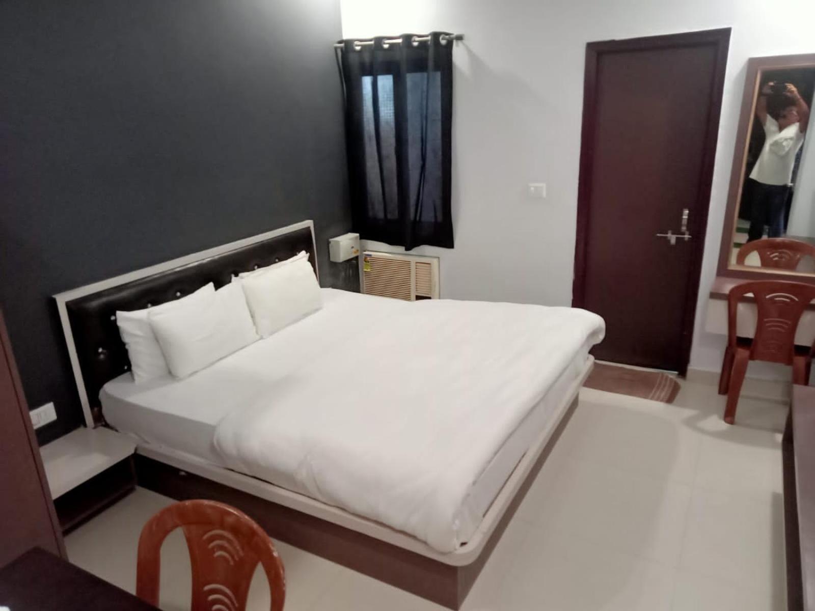 The White Canyon Hotel *