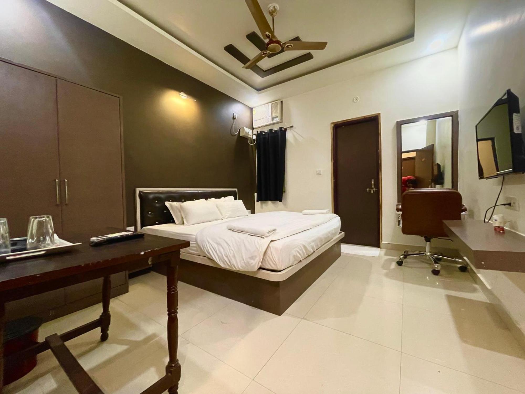 The White Canyon Hotel